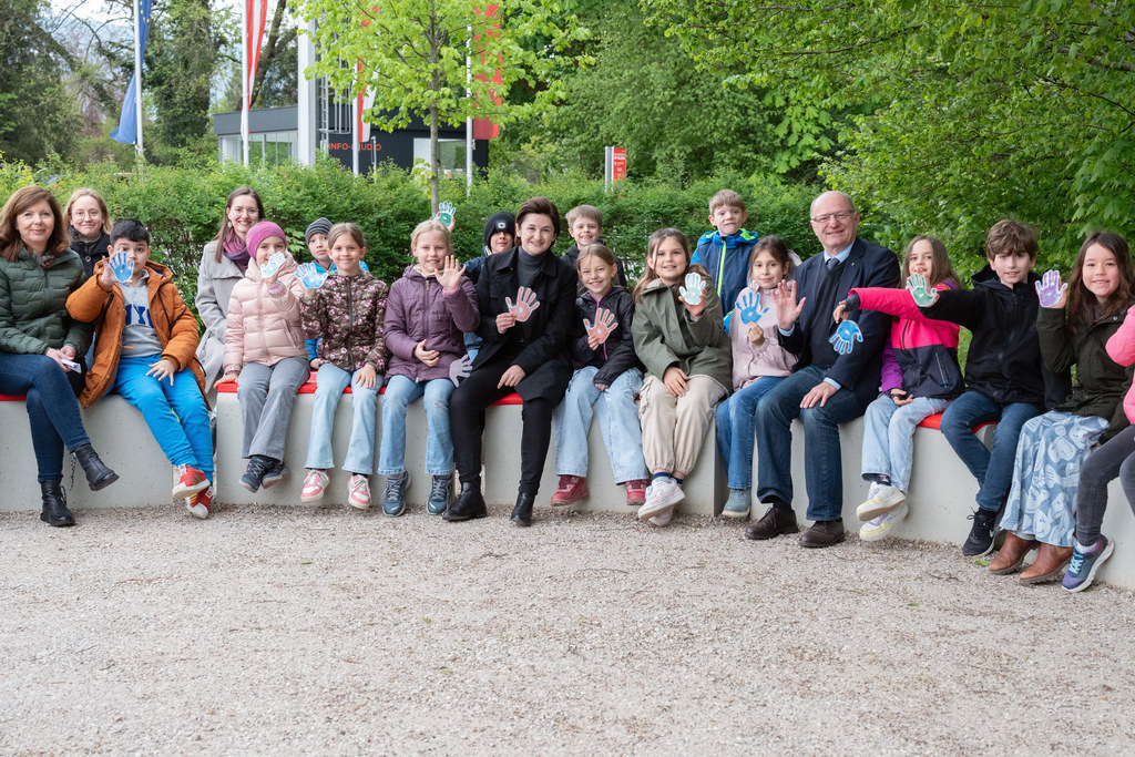 LH-Stv. Marlene Svazek, ORF-Landesdirektorin Waltraud Langer und Bildungsdirektor Rudolf Mair schauten im Garten des ORF Landesstudios vorbei, das Projekt ist ein großer Erfolg.